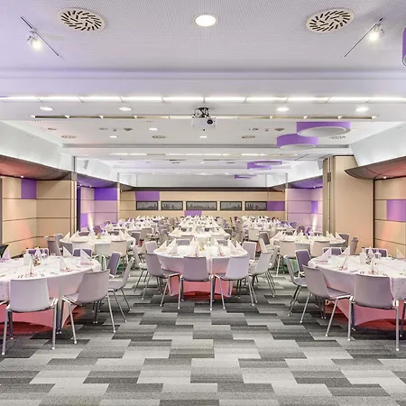 Mercure Castle Hill 4*