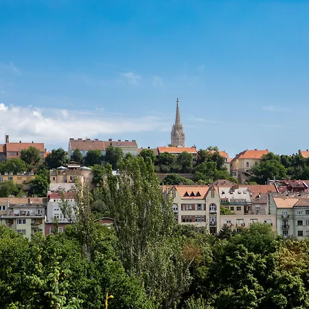 Mercure Castle Hill 4*