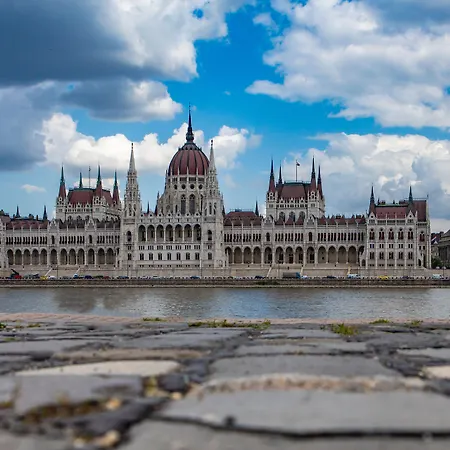 Mercure Castle Hill 4*