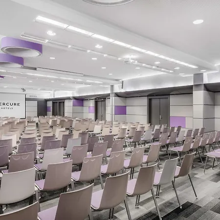 Mercure Castle Hill 4*