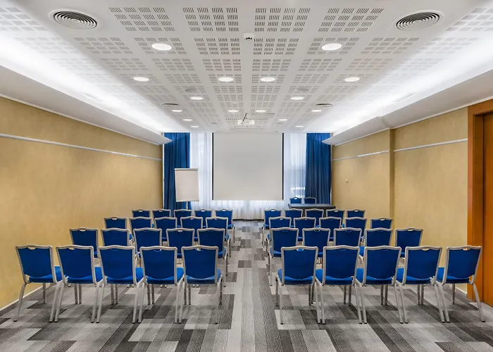 Mercure Castle Hill 4*