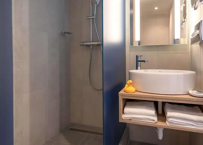 Mercure Castle Hill 4*