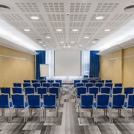 Mercure Castle Hill 4*