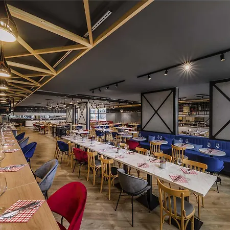 Mercure Castle Hill 4*