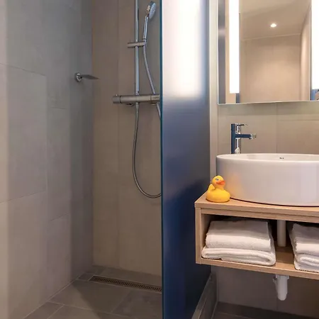 Mercure Castle Hill 4*