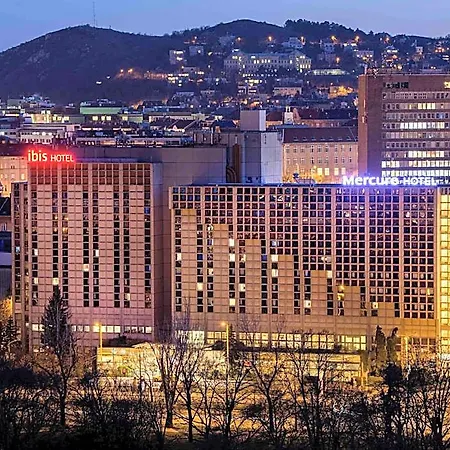 Mercure Castle Hill 4*