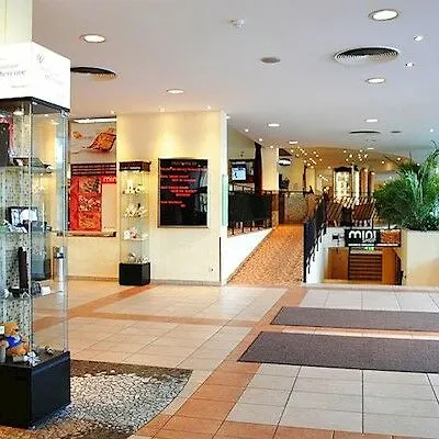 Mercure Castle Hill 4*