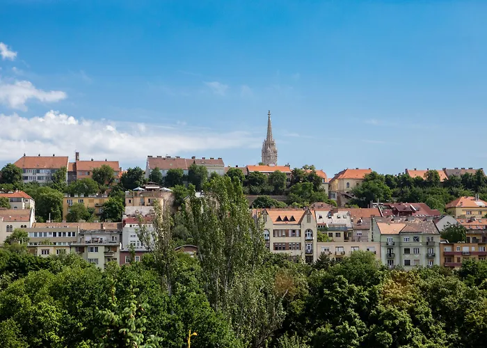 Mercure Castle Hill 4*