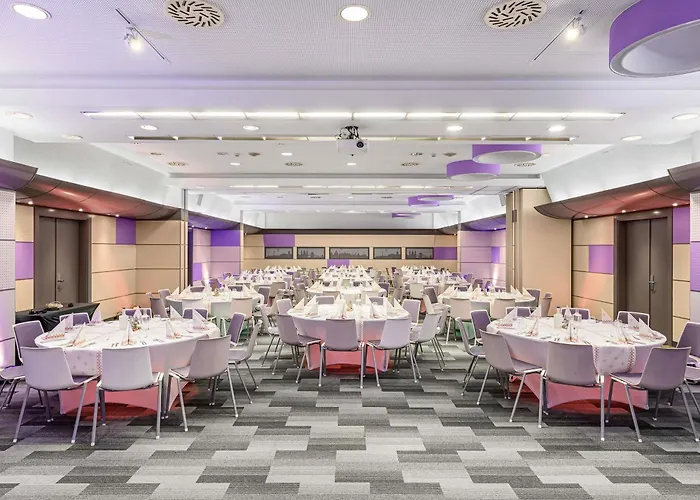 Mercure Castle Hill 4*