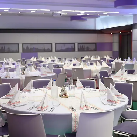 Mercure Castle Hill 4*