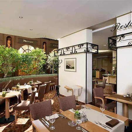 Mercure Castle Hill 4*